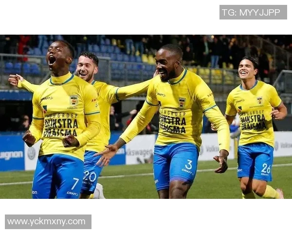 坎布尔主场迎战特温特双方争夺关键三分的精彩对决